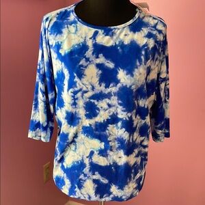 Blue and White Relaxed Graphic 3/4 Sleeve Top